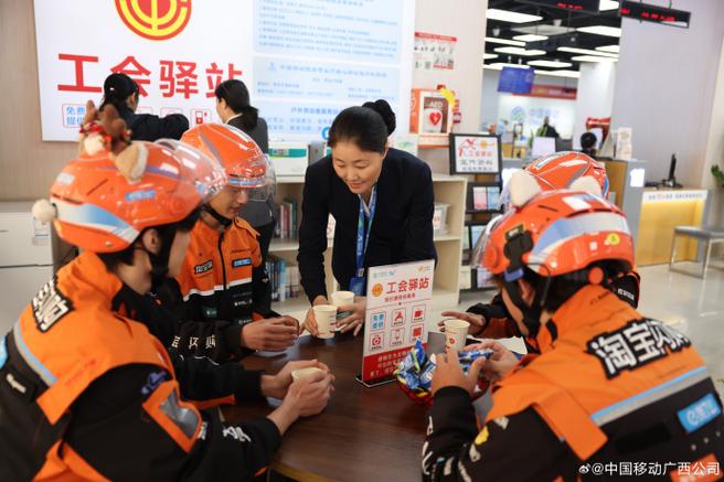 寒风中的暖流 送给户外劳动者的城市关怀